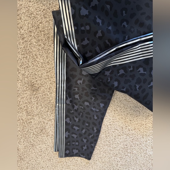 NWT Ultracor Black Leopard Print Ankle Leggings w/ Side Silver Stripes - Picture 5 of 6